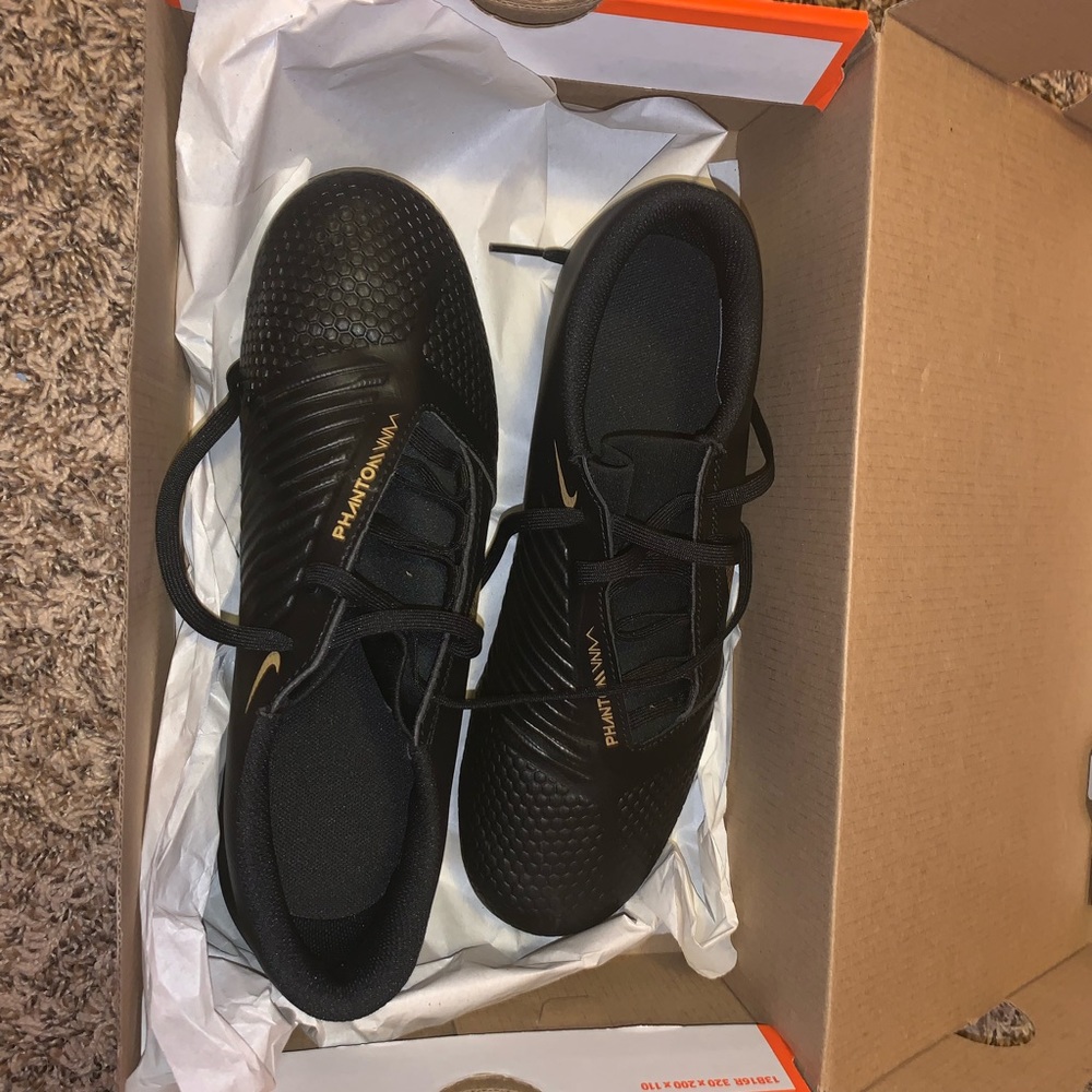 BRAND NEW STILL IN BOX NIKE SOCCER CLEATS